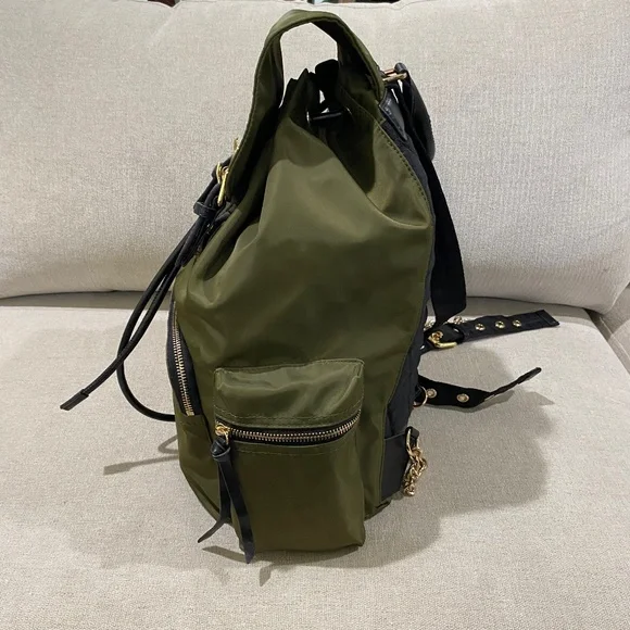 Backpack - Picture 3 of 10